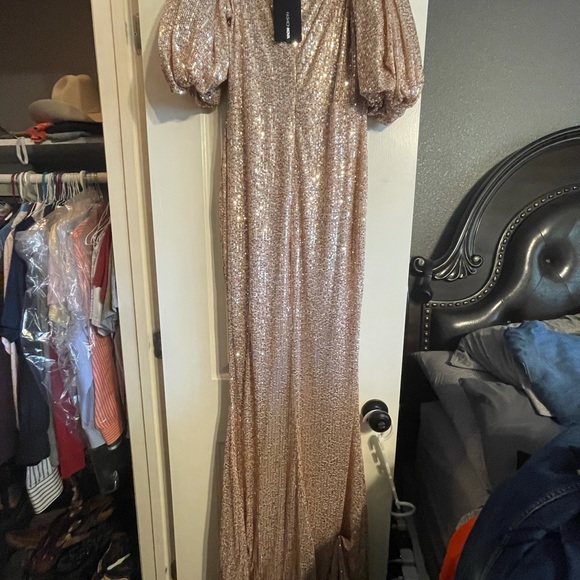 Formal dress - Picture 4 of 5